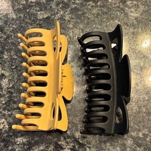 Set of Tan and Black Hair Claw Clips